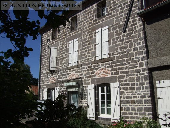 vente maison AIGUEPERSE 3 pieces, 120m