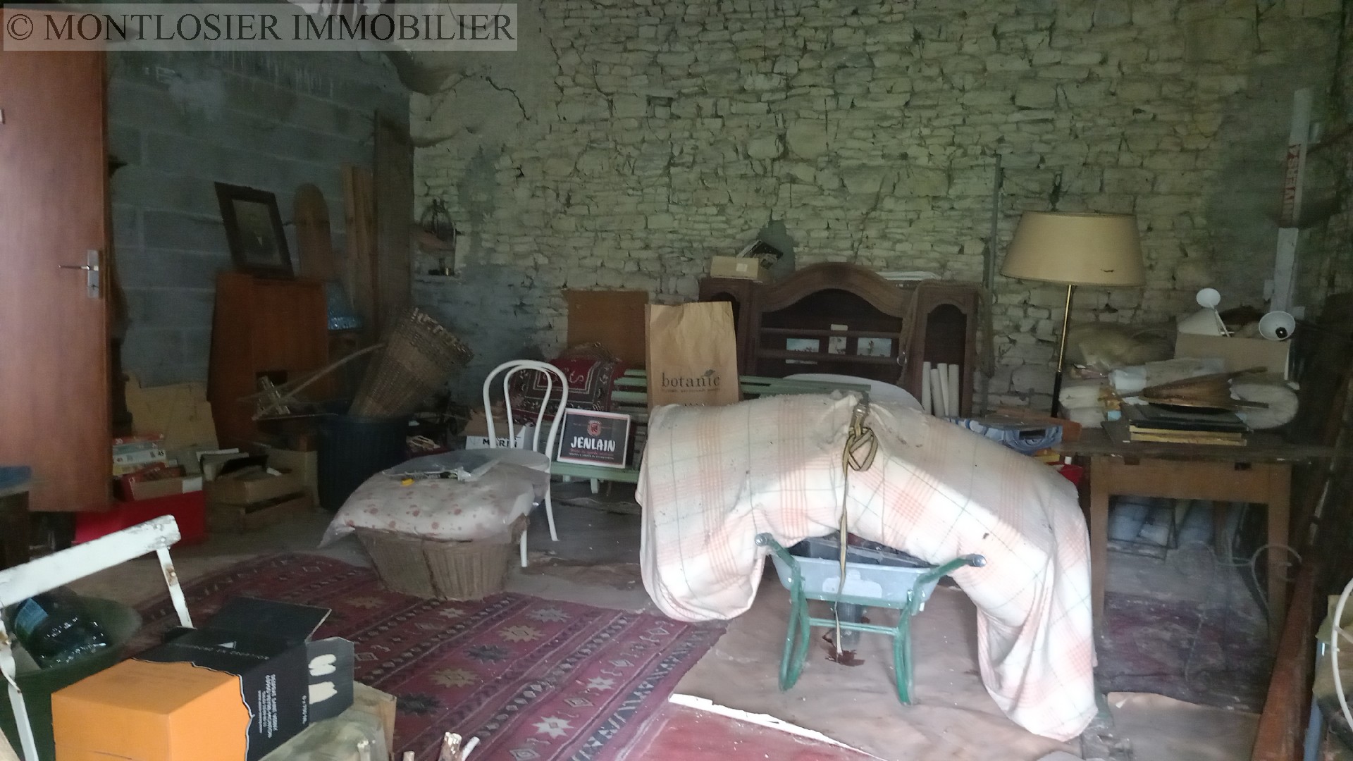 Grange à vendre, AIGUEPERSE, sur un terrain de m²