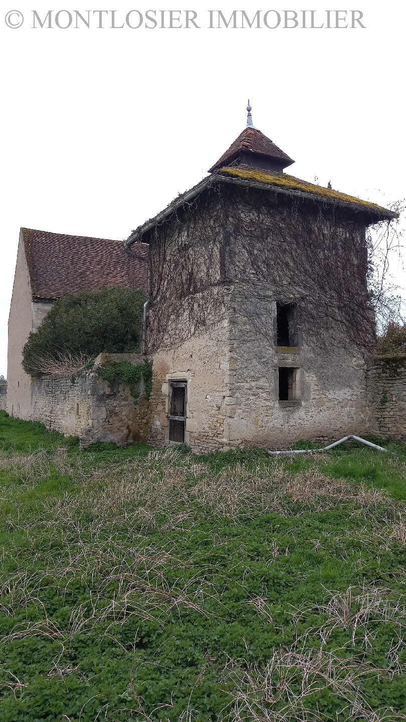 Grange à vendre, AIGUEPERSE, sur un terrain de m²