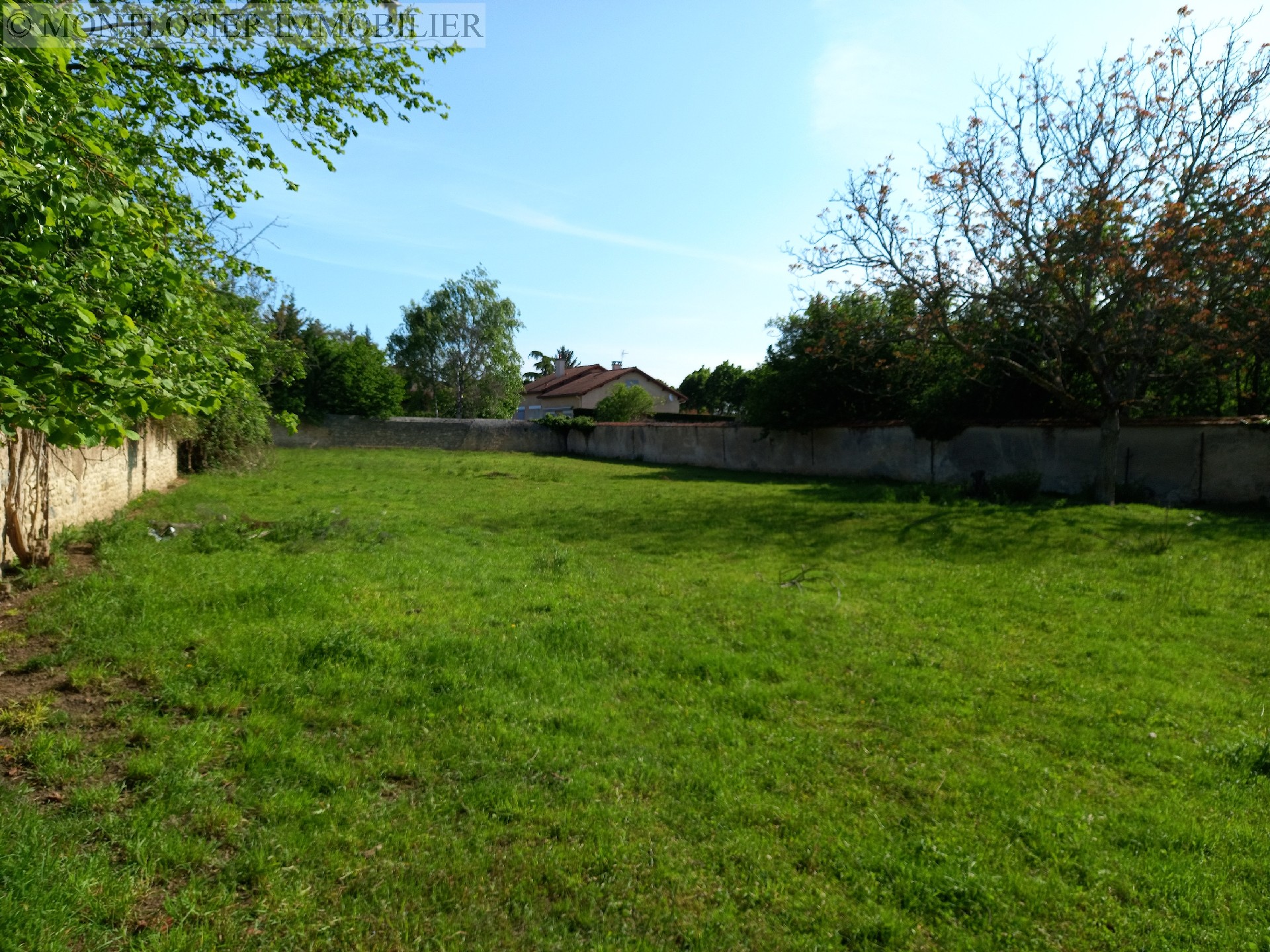 Terrain à vendre, AIGUEPERSE,  sur un terrain de 2385 m²