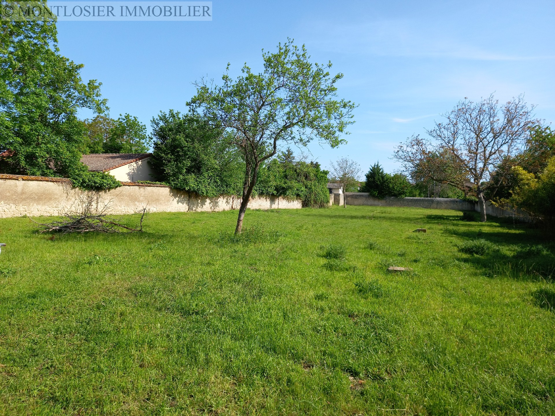 Terrain à vendre, AIGUEPERSE,  sur un terrain de 2385 m²