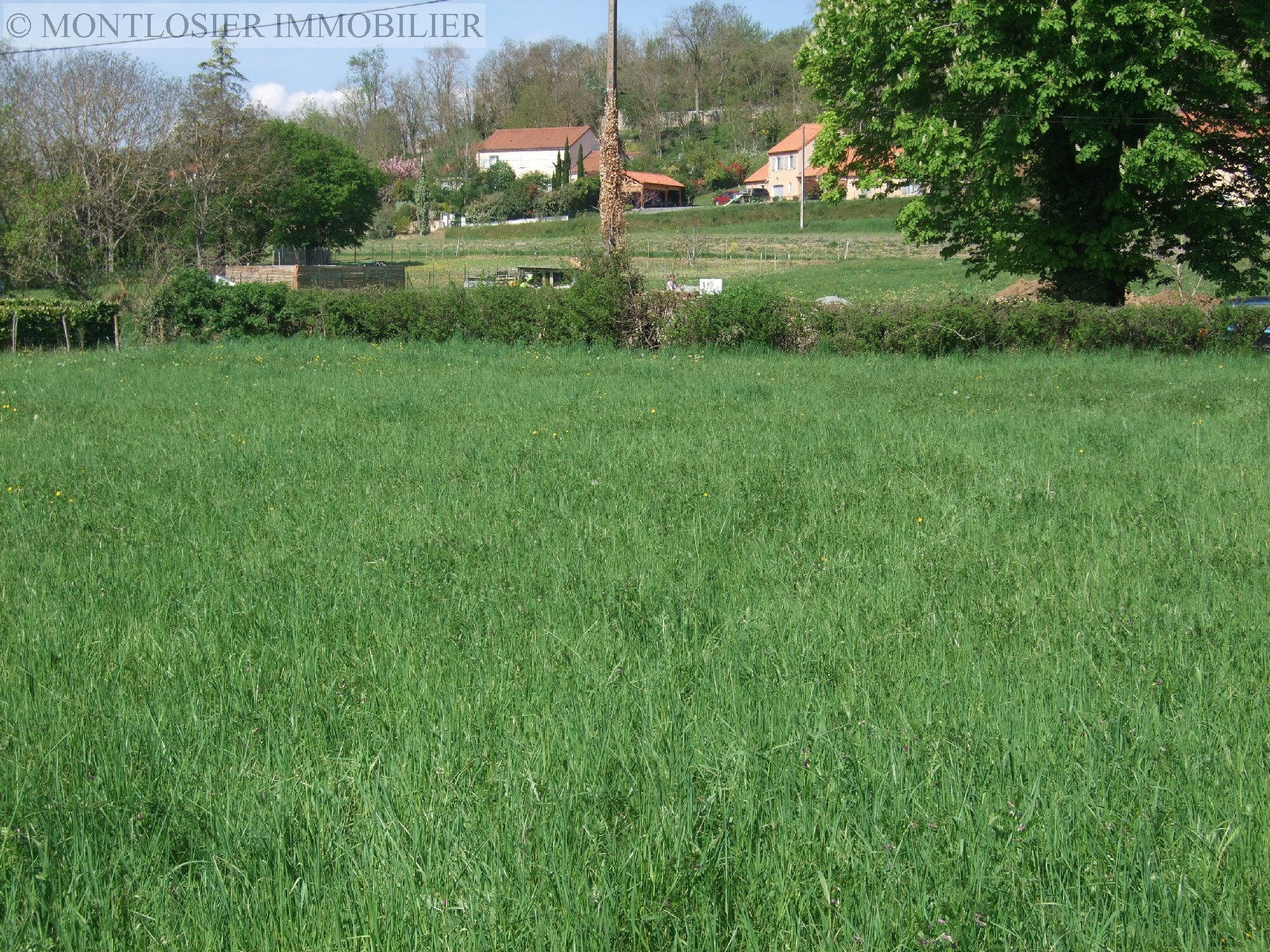 Terrain à vendre, MONTPENSIER,  sur un terrain de 1298 m²